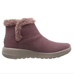 SKECHERS WOMEN'S ON THE GO JOY BUNDLE UP COZY ANKLE BOOTS